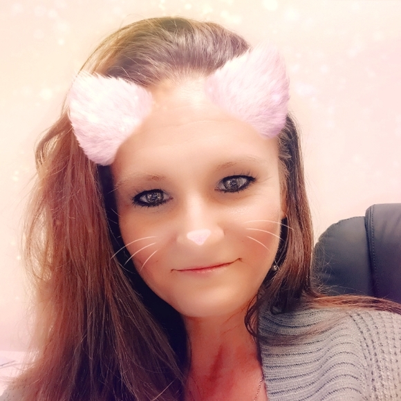 Meet your Posher, Lisa - Picture 1 of 1